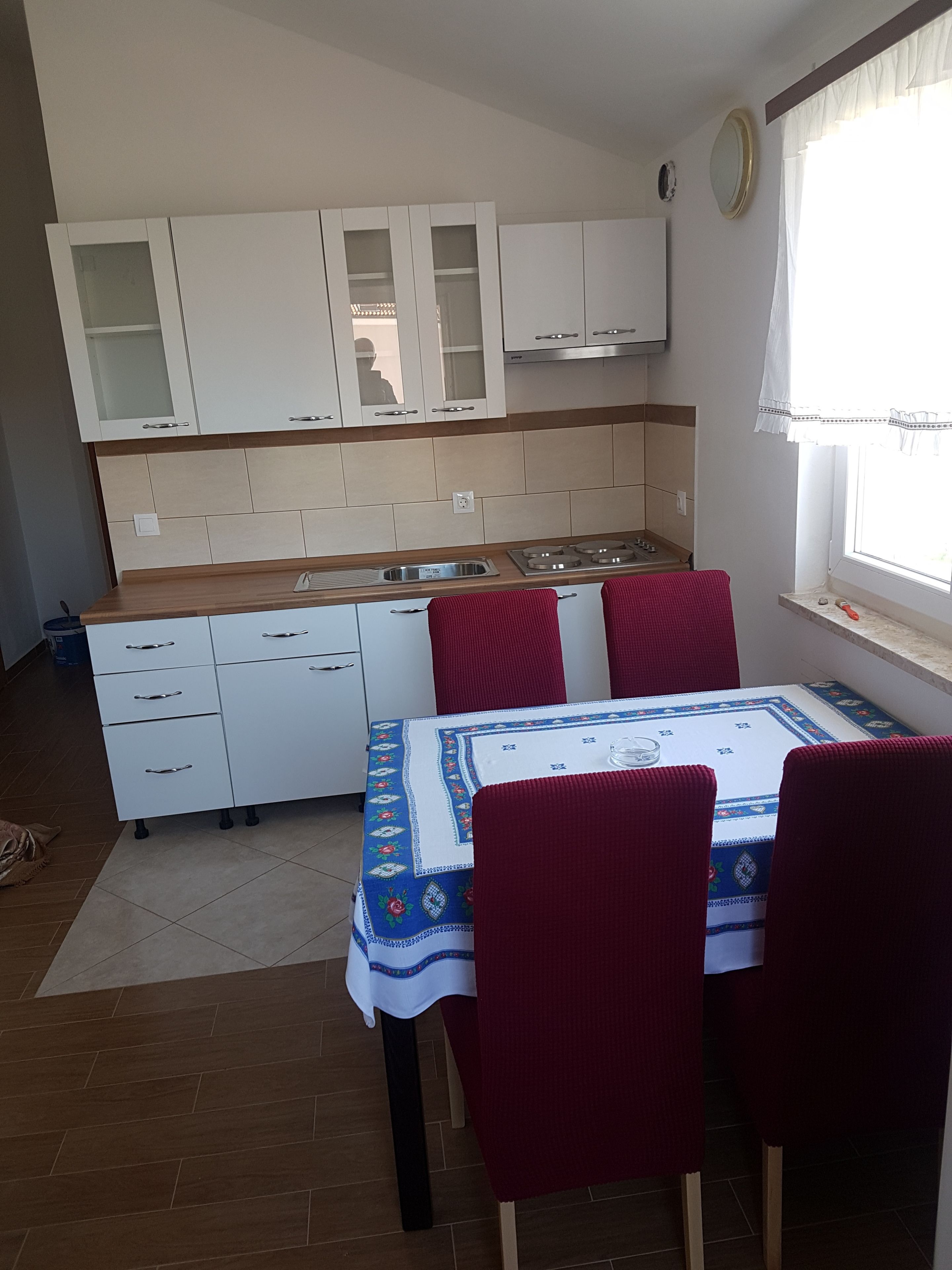 Appartamento Comfort | Cucina privata | Frigorifero, macchina per tè/caffè, bollitore elettrico