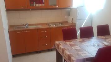 Comfort-Apartment, 2 Schlafzimmer, Meerblick | Eigene Küche | Kühlschrank, Wasserkocher mit Kaffee-/Teezubehör, Wasserkocher