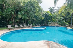 Outdoor pool - Palmar del Sol Condominium by ChezPlaya (Playa del Carmen)