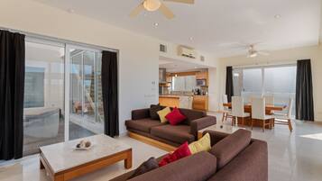 Perhehuvila | Olohuone | Taulutelevisio, DVD-soitin