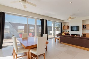 Family Villa | Ruang makan