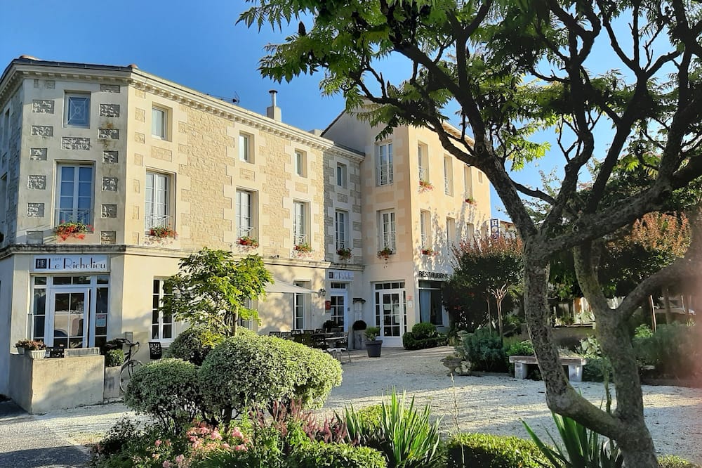 Logis Hôtel Le Richelieu - Royan Atlantique