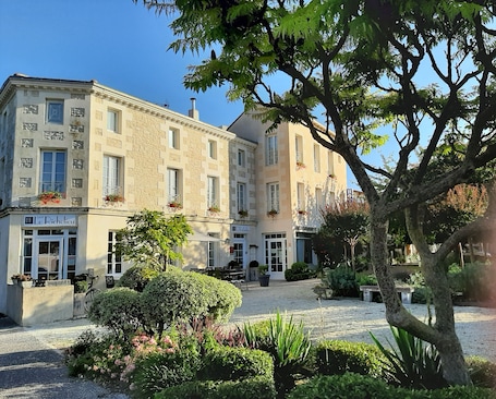 Logis Hôtel Le Richelieu - Royan Atlantique