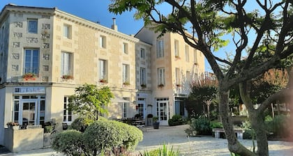 Logis HĂŽtel Le Richelieu - Royan Atlantique