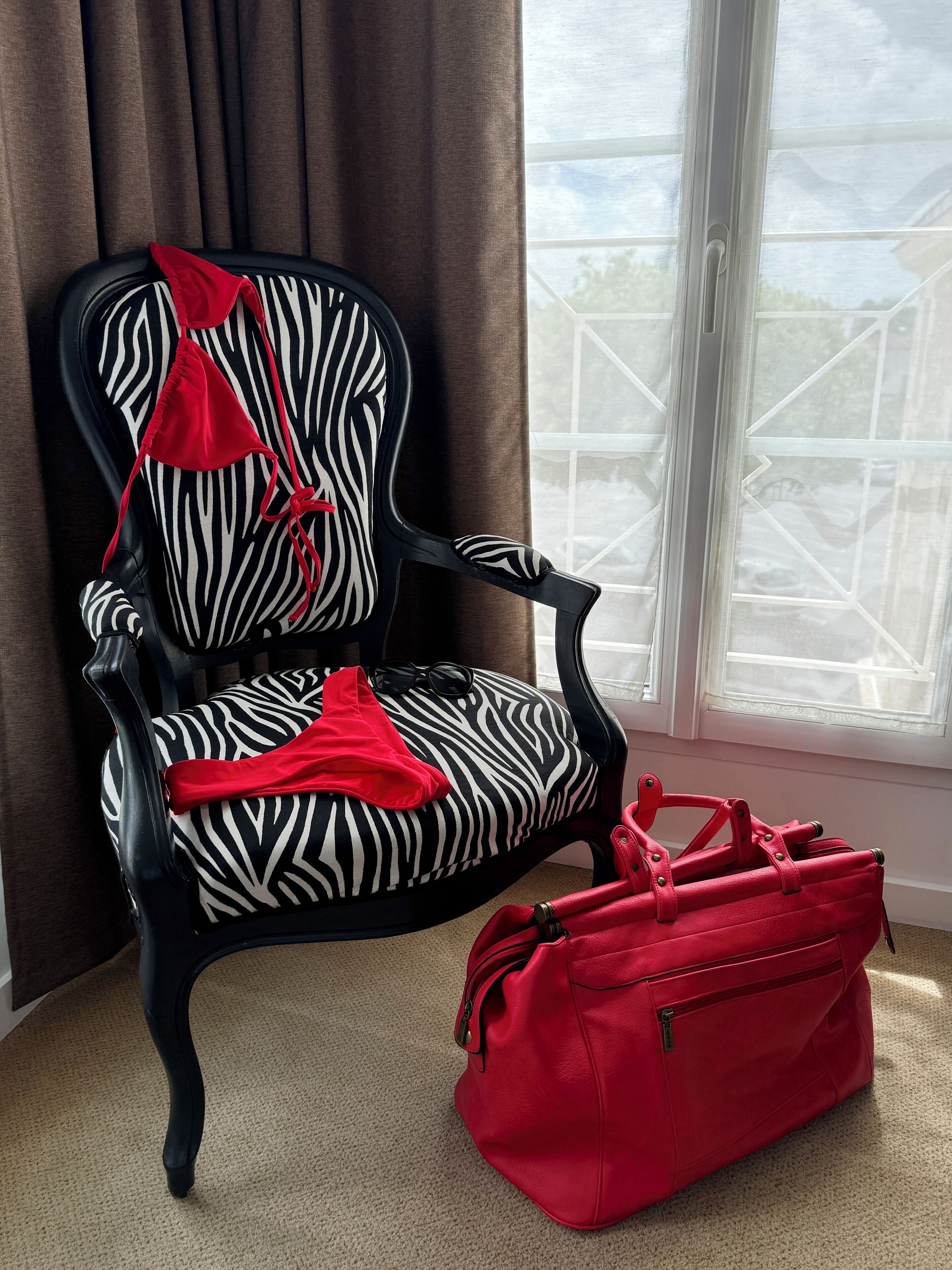 comfort room | desk, laptop workspace, blackout curtains, soundproofing