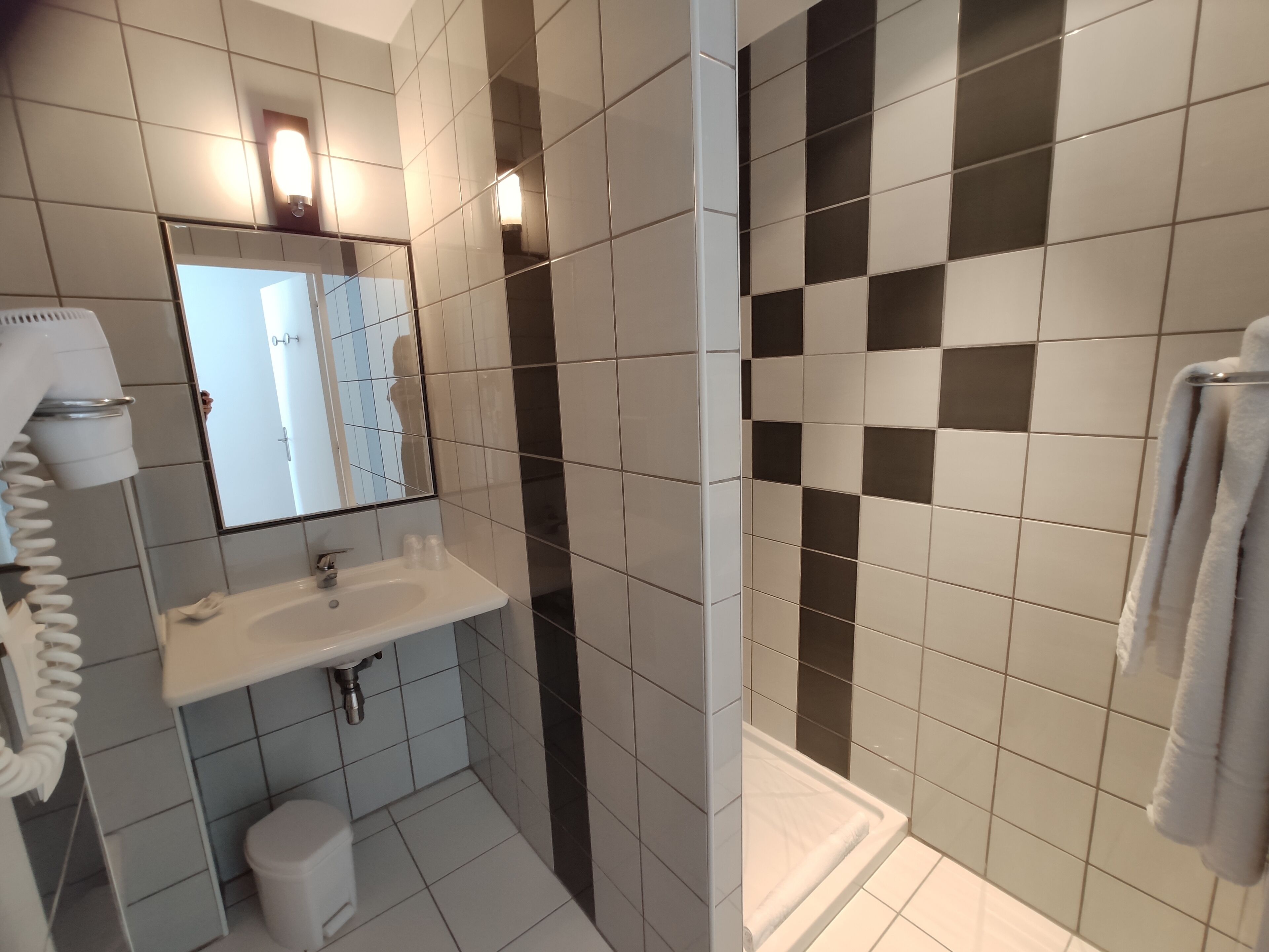 comfort triple room | bathroom | shower, eco-friendly toiletries, hair dryer, towels