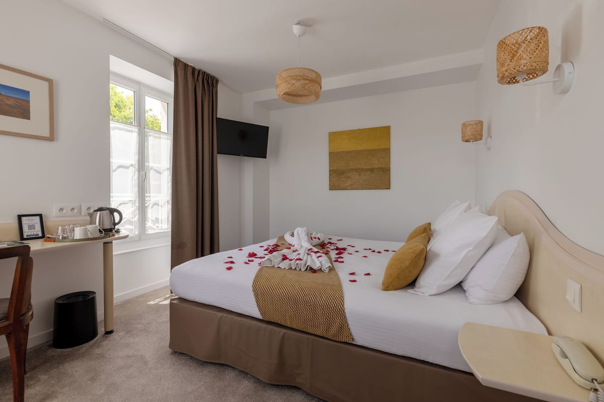 family suite | desk, laptop workspace, blackout curtains, soundproofing