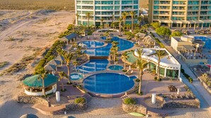 A resort with multiple swimming pools, palm trees, and beachfront views. - Luna Blanca Villa 07 by Kivoya (Puerto Peñasco)