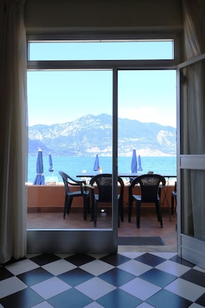 Appartement (SUITE BEACH) | Coffre-fort, bureau, accès au Wi-Fi (inclus), literie fournie