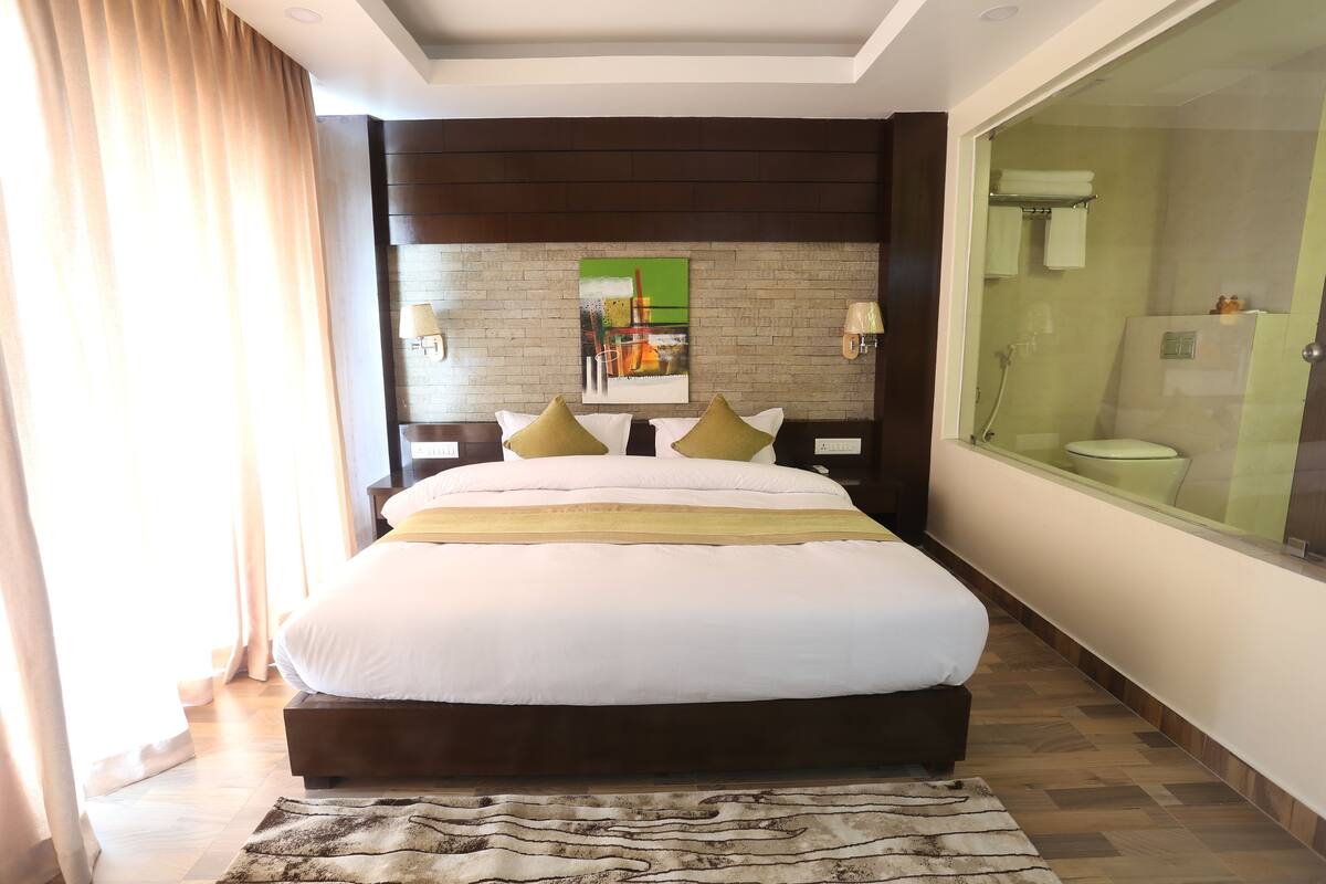 Deluxe-Doppelzimmer, Balkon, Bergblick | 1 Schlafzimmer, hochwertige Bettwaren, Minibar, Zimmersafe