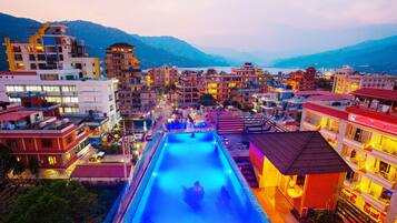 Outdoor pool, pool loungers