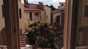 Standard Double Room | Courtyard view