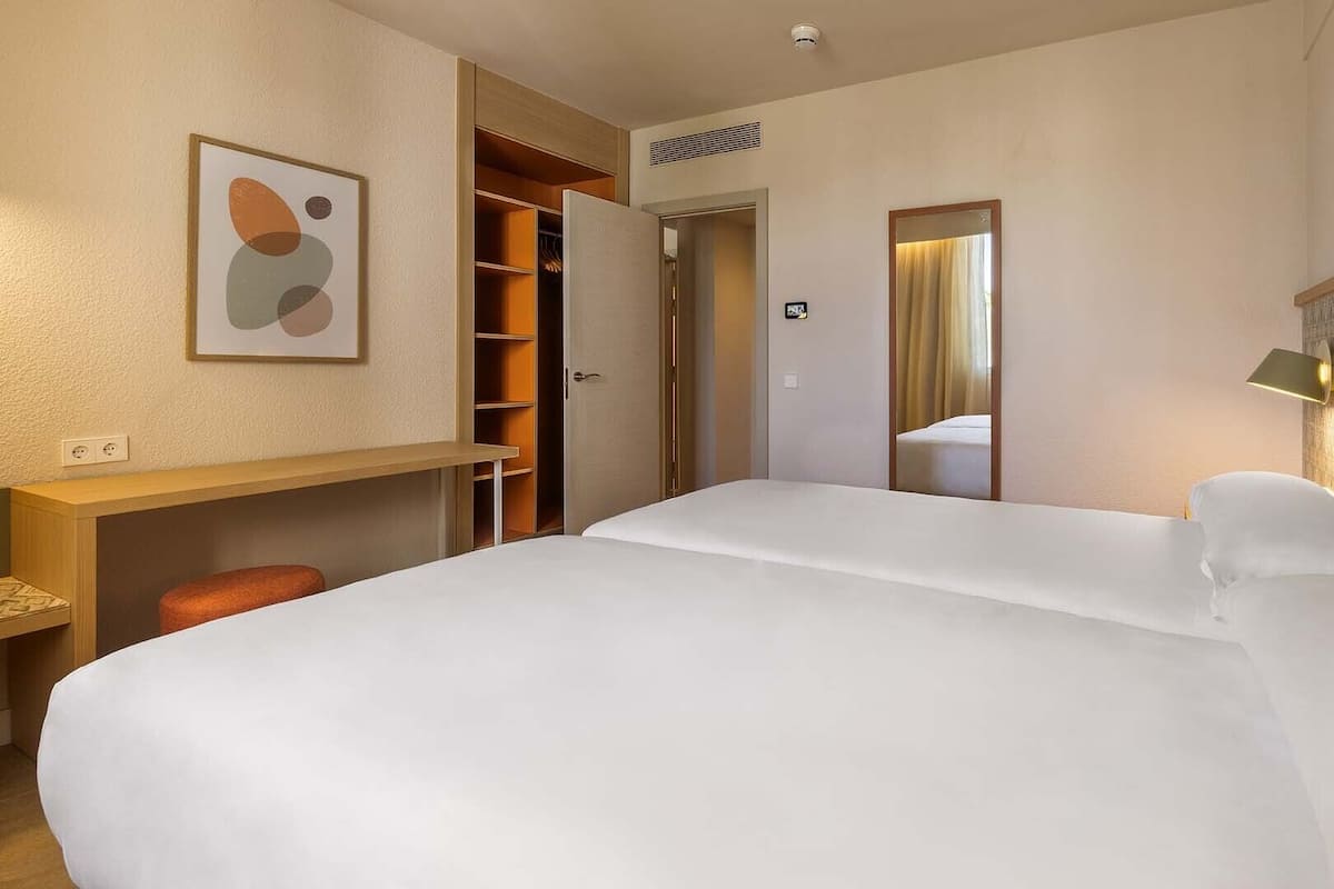 1 bedroom, in-room safe, desk, soundproofing