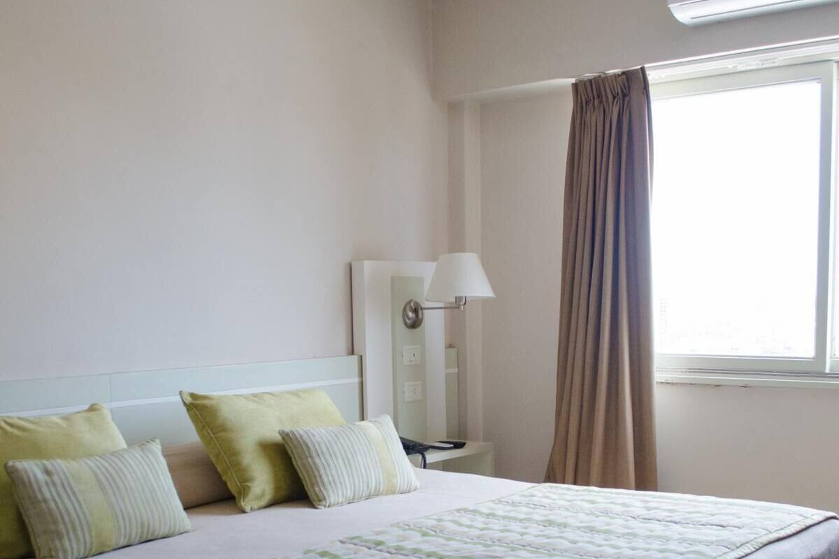 Luxe beddengoed, een minibar, een kluis op de kamer, een bureau