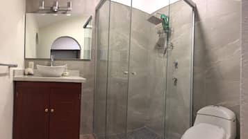 House | Bilik Mandi | Pancuran mandi, kelengkapan dandanan diri percuma, pengering rambut