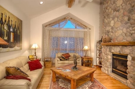 House, Multiple Beds (Heart of the Valley) | Living area | Flat-screen TV, fireplace