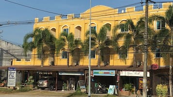 Vista frontal de la propiedad