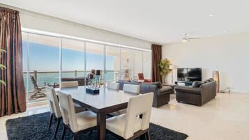 Appartamento | Area soggiorno | TV a schermo piatto, lettore DVD