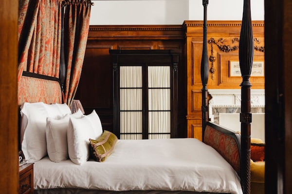 Grand Heritage Room | 1 bedroom, premium bedding, minibar, in-room safe