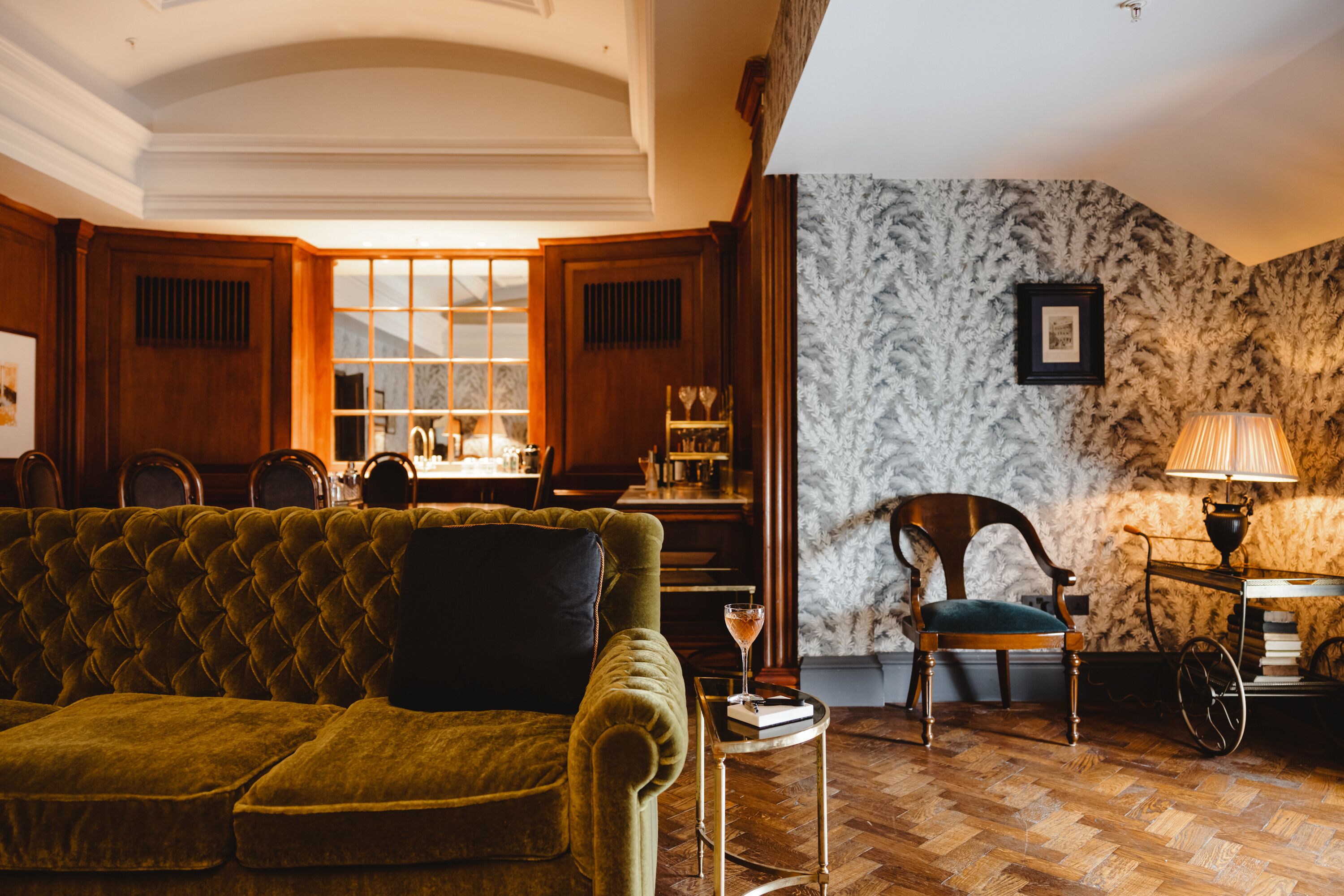 lutyen's suite | living area | flat-screen tv, pay films