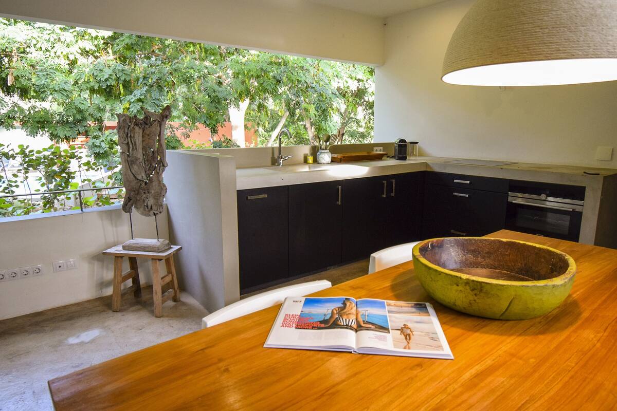 design villa, 2 bedrooms, private bathroom, poolside | living area