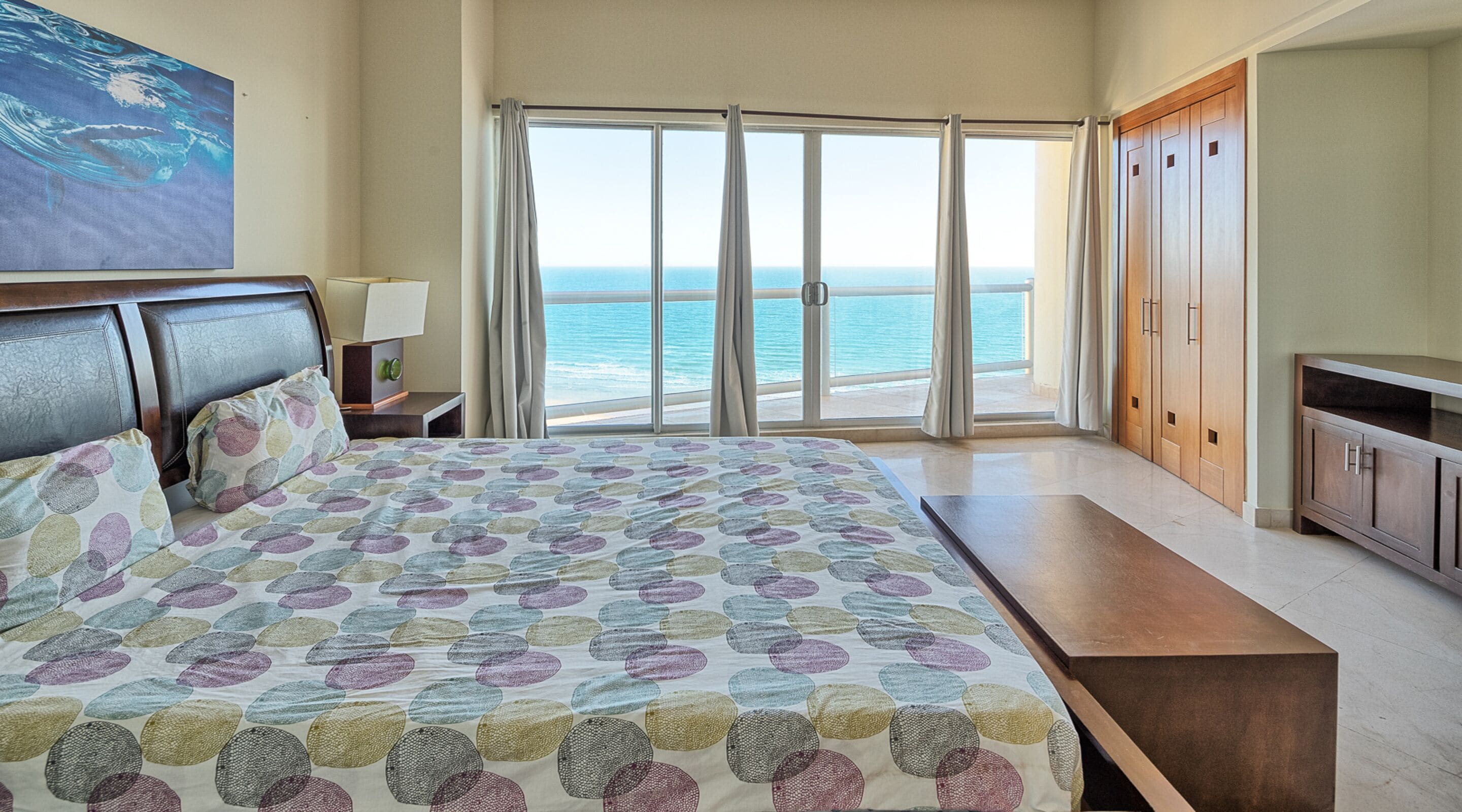 Condo có tầm nhìn toàn cảnh | 4 phòng ngủ, bàn ủi/dụng cụ ủi quần áo 