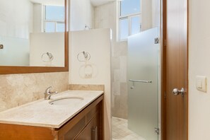 Panoramic Condo | Bathroom | Separate tub and shower, jetted tub, hair dryer, towels - Luna Blanca 1203 by Kivoya (Puerto Peñasco)