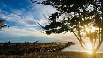 Pantai di sekitar