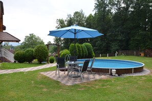 Piscine extérieure (ouverte en saison), chaises longues