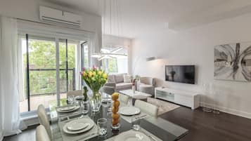 Condo, 2 Bedrooms (204)