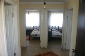 Apartment | Meja, seterika/papan seterika, Wi-fi percuma, cadar katil