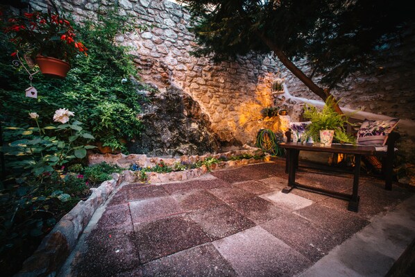 Garden - Rigas Pension (Nafplio)