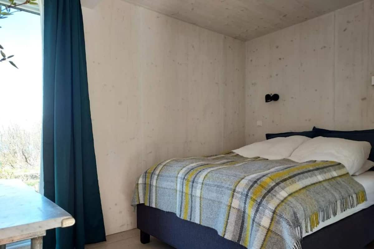 Suite estudio básica | Ropa de cama hipoalergénica, edredón y cortinas blackout