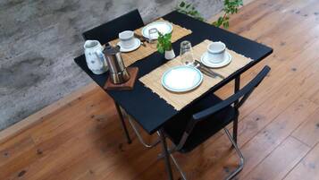 Literie hypoallergénique, couette en duvet d'oie, rideaux occultants