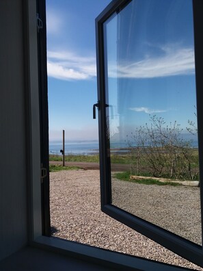 Basic-værelse med dobbeltseng eller 2 enkeltsenge - privat badeværelse - havudsigt (Shared Kitchen) | Allergivenligt sengetøj, dundyner, mørklægningsgardiner, lydisolering