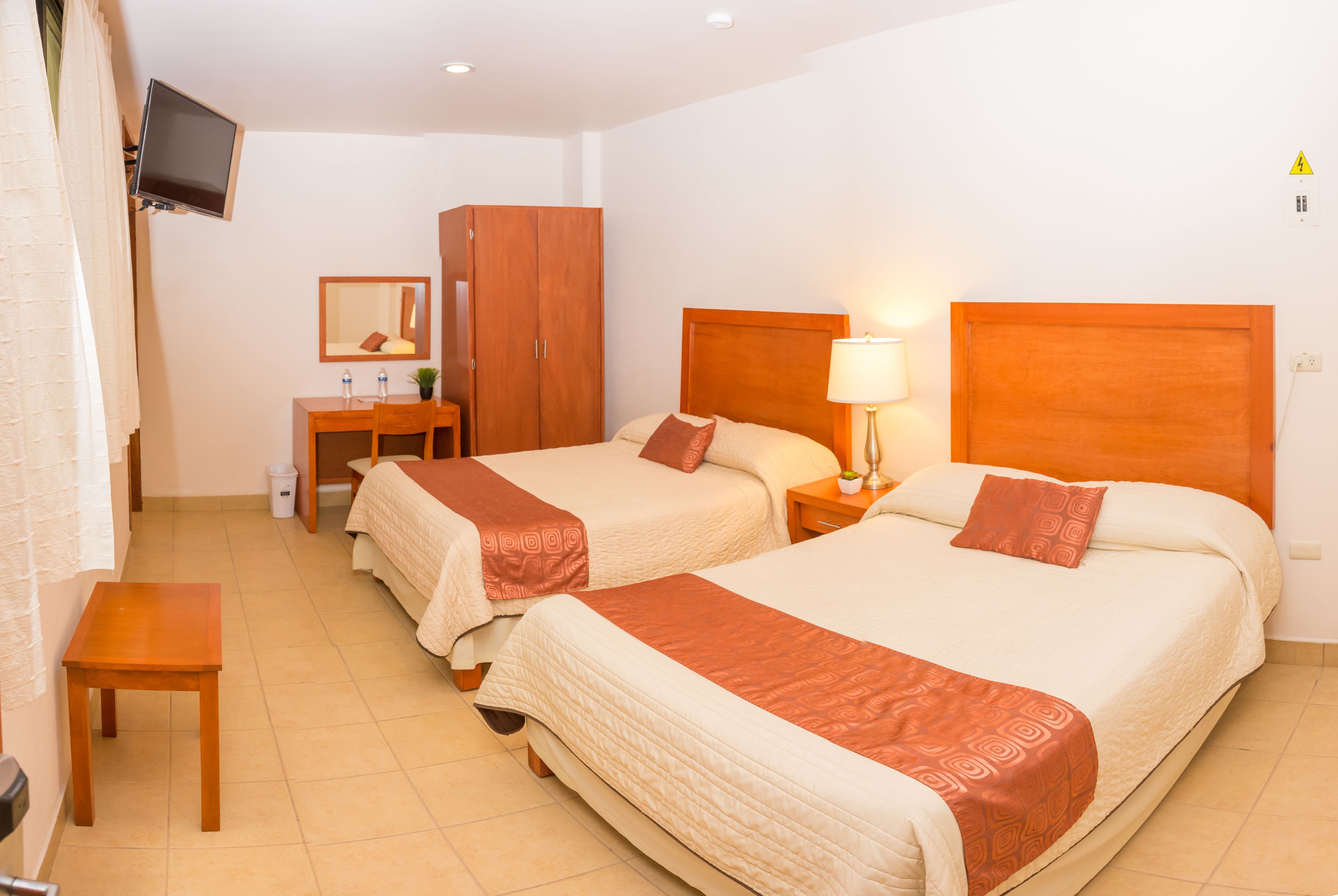 Double Room, 2 Katil Kelamin (Double) | Meja, seterika/papan seterika, Wi-fi percuma, cadar katil 