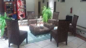 Área de estar no saguão