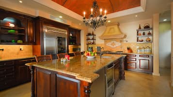 Family Villa, 6 Bedrooms, Ocean View | Private kitchen | Fridge, microwave, oven, stovetop