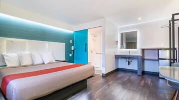 Room, 1 King Bed | In-room safe, desk, blackout curtains, iron/ironing board