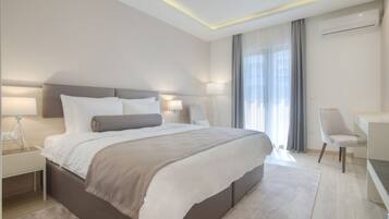 Standard Double or Twin Room | Hypo-allergenic bedding, in-room safe, desk, blackout drapes