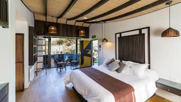 Minibar, caja de seguridad en la habitación y escritorio