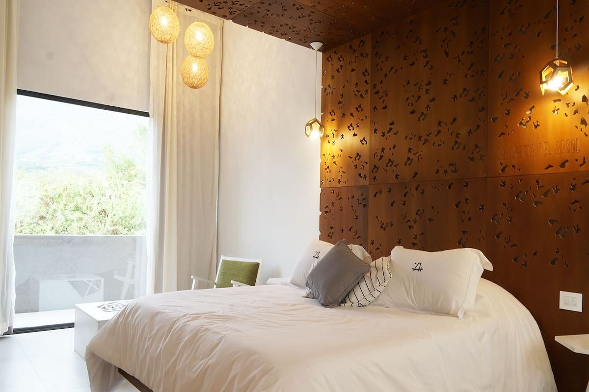 Suite, 1 King Bed, Garden Area | Minibar, in-room safe, desk, soundproofing