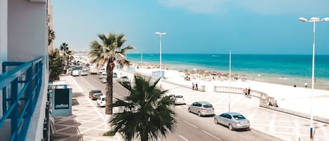 Habitación con 1 cama matrimonial o 2 individuales, vista al mar | Vista a la playa o el mar