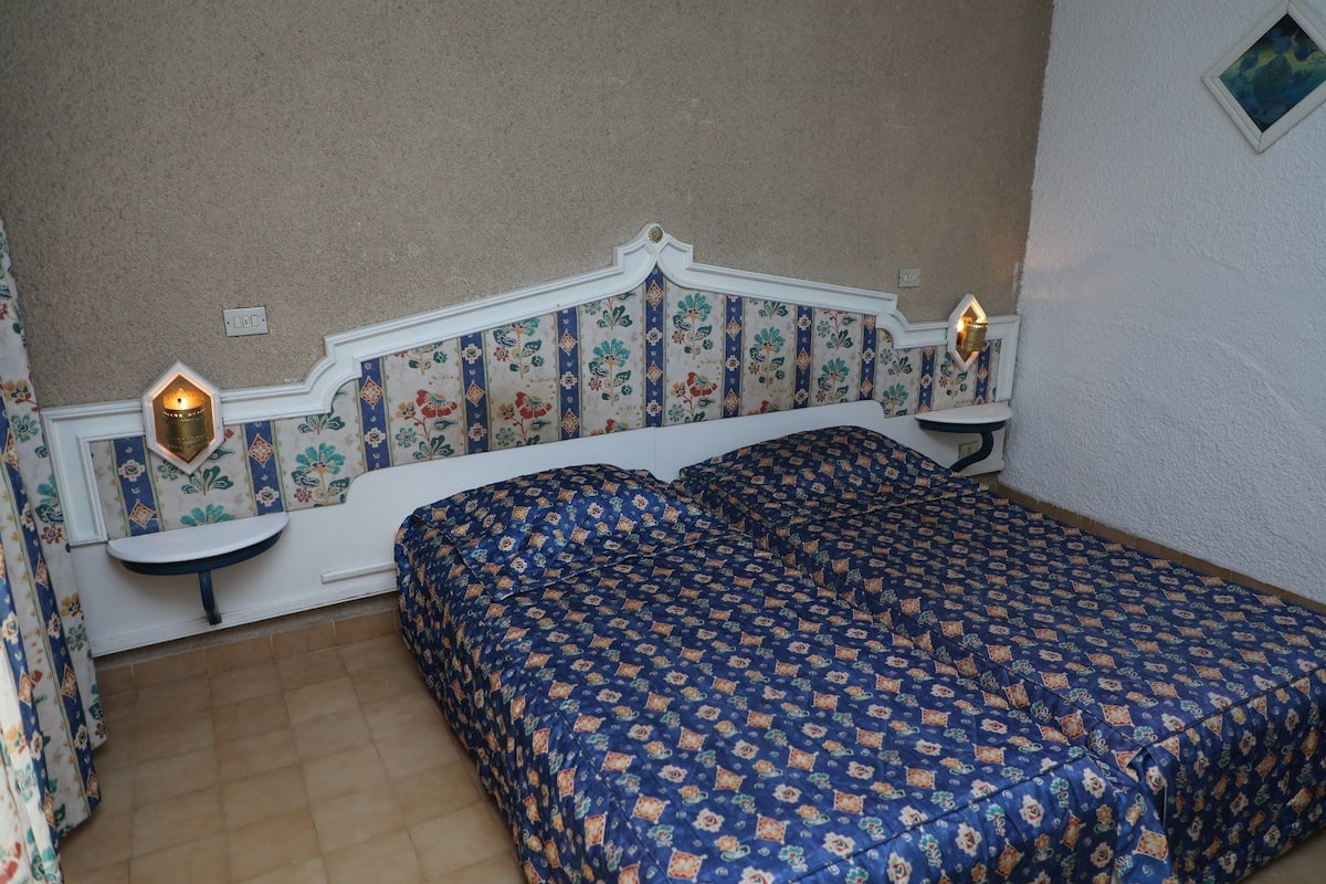 Economy Room | Iron/ironing board, rollaway beds, bed sheets
