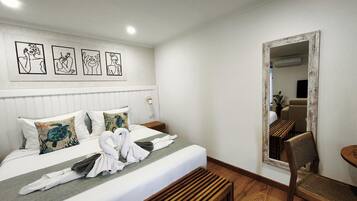 1 bedroom, Egyptian cotton sheets, premium bedding, in-room safe
