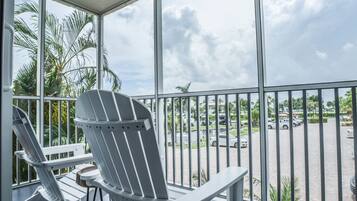 Condo Premium | Hiên