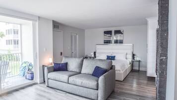 Condo Premium | Phòng khách | TV màn hình phẳng