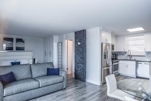 Premium Condo | Living room | Flat-screen TV - Bonita Beach (Bonita Springs)