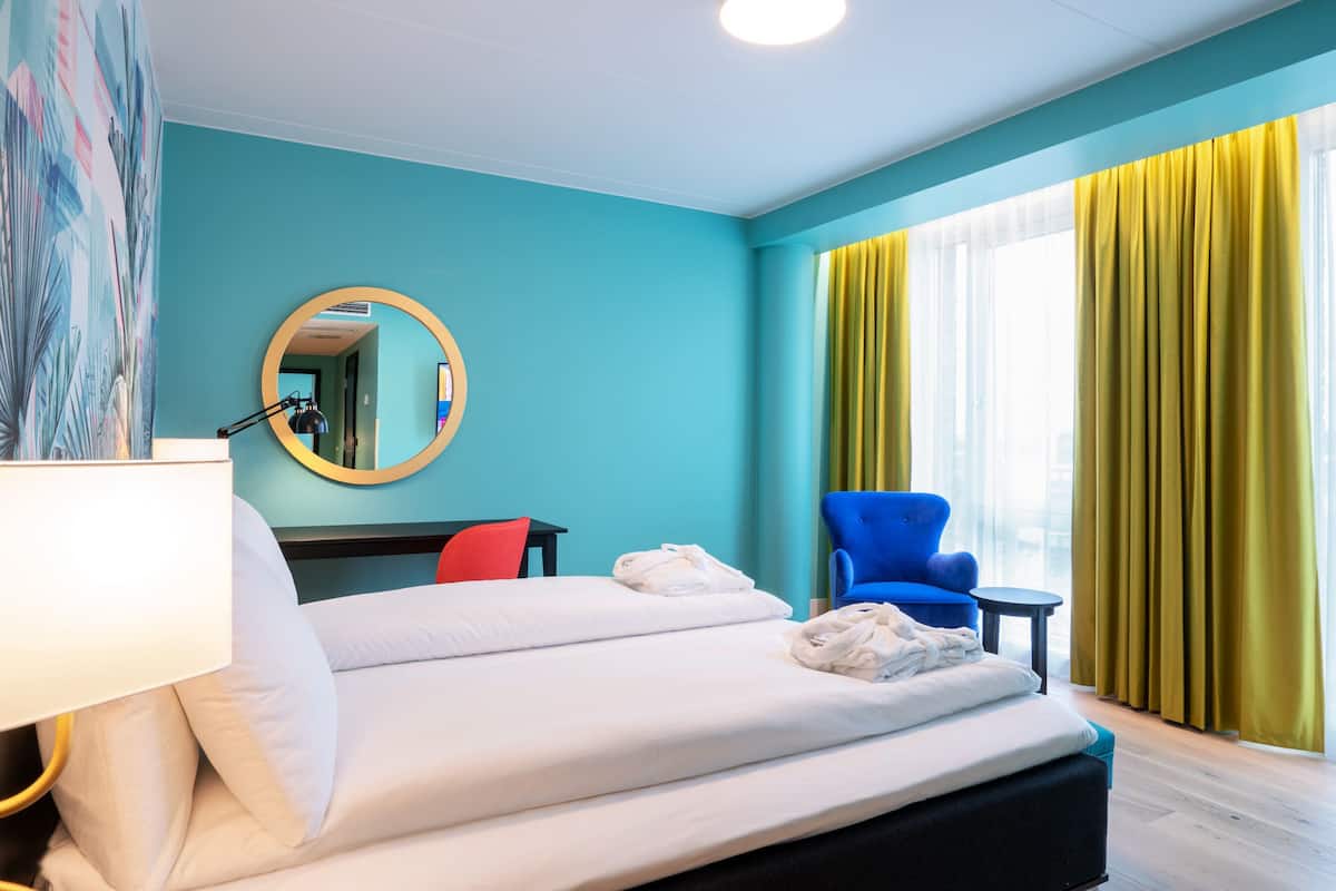 Premium bedding, pillow-top beds, minibar, in-room safe