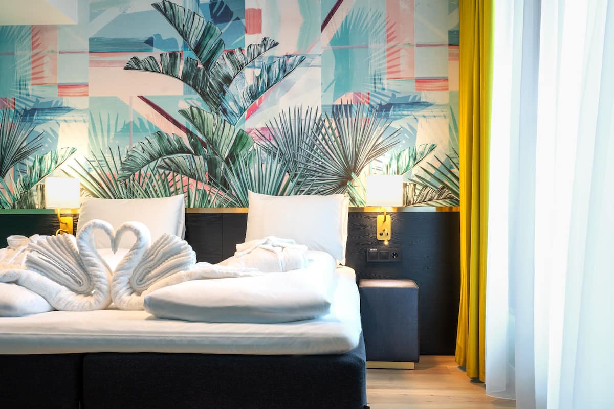 1 bedroom, premium bedding, pillow-top beds, minibar